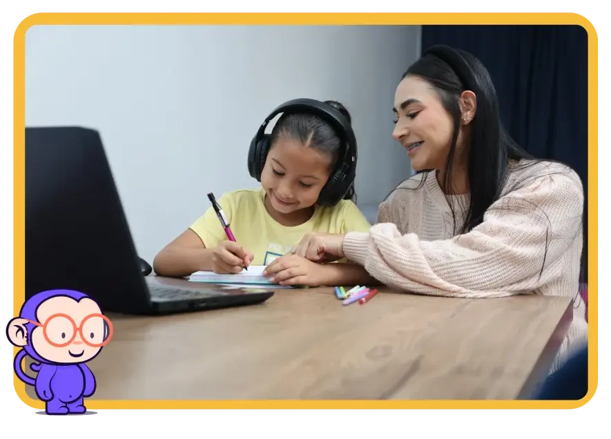 Mama e hija estudiando con Mente Sapiente Infantil